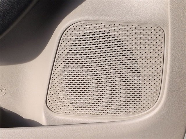 Certified 2024 Chrysler Pacifica Touring-L image 16