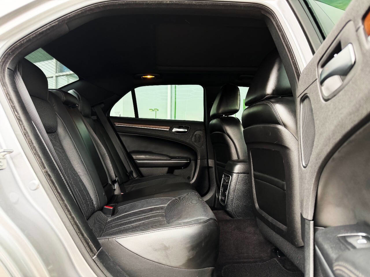 Used 2017 Chrysler 300 C Platinum image 15