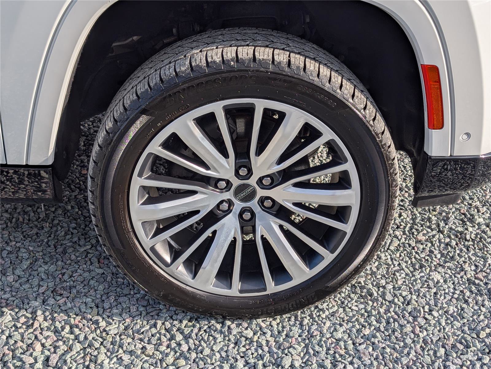 Used 2024 Jeep Grand Wagoneer L Series III image 9