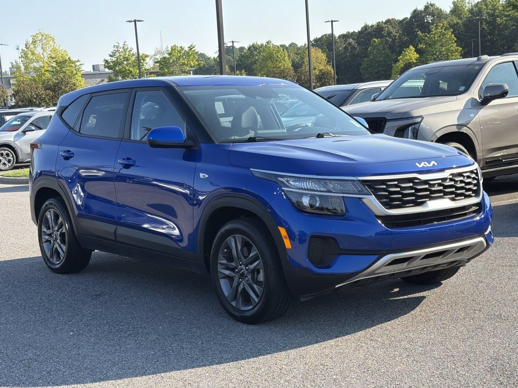 Used 2023 Kia Seltos LX AWD/4WD image 7