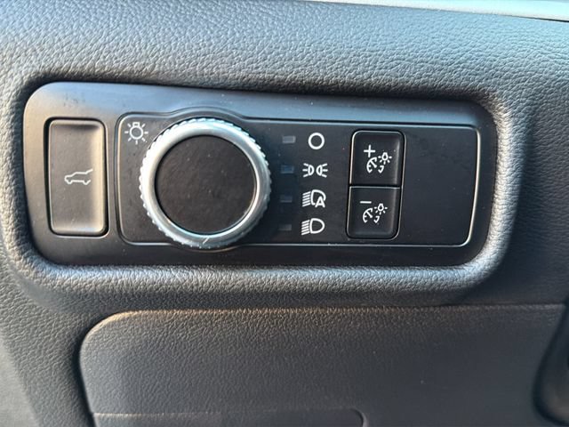 Used 2023 Ford Explorer XLT AWD/4WD image 13