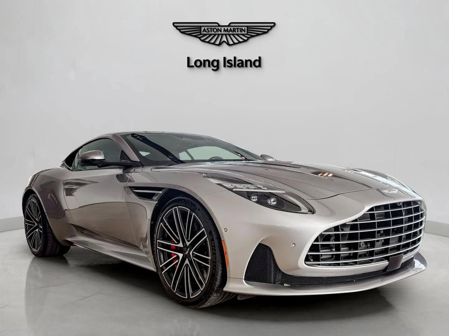 Used 2024 Aston Martin DB12 Coupe image 3