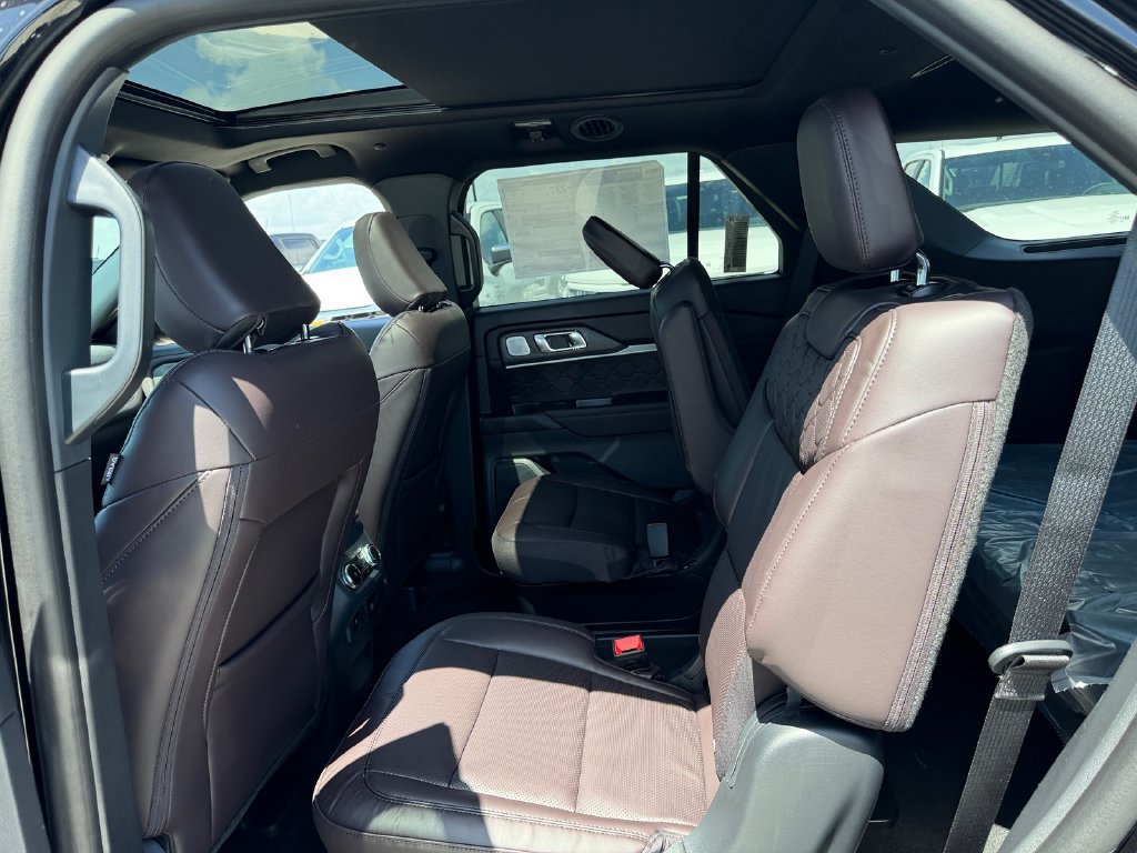 New 2026 Ford Explorer Platinum w/ LUX Leather Package AWD/4WD image 7