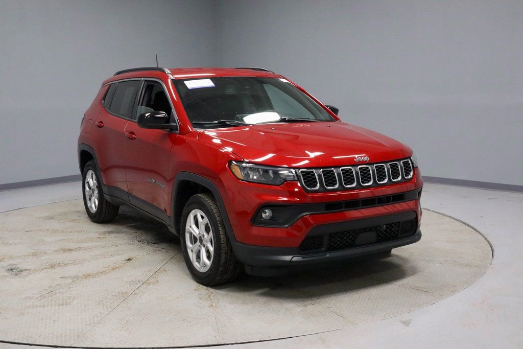 Used 2025 Jeep Compass Latitude image 1