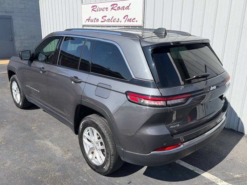 Used 2023 Jeep Grand Cherokee Laredo X AWD/4WD image 12