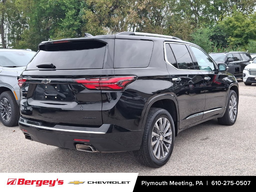 Used 2023 Chevrolet Traverse Premier FWD image 8