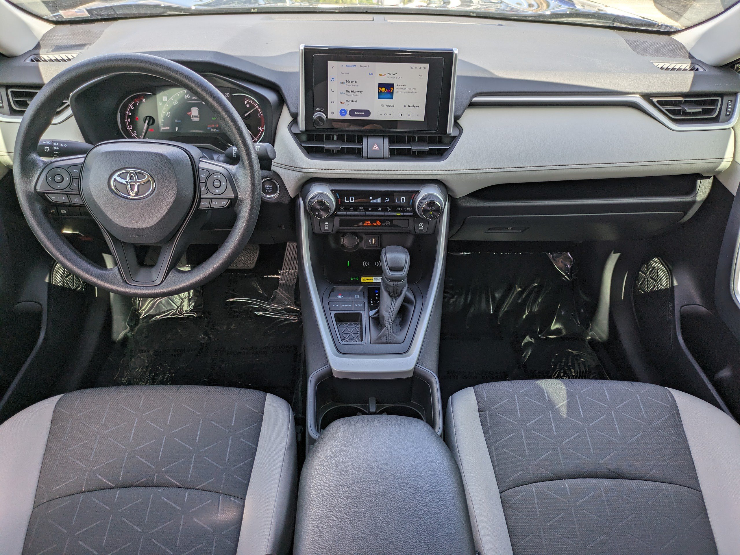 Used 2025 Toyota RAV4 XLE w/ Convenience Package FWD image 15
