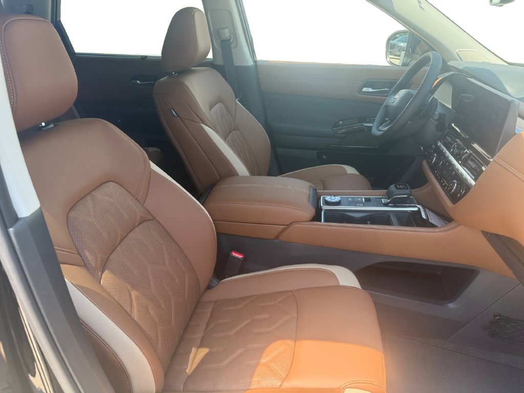 New 2026 Nissan Pathfinder Platinum AWD/4WD image 16