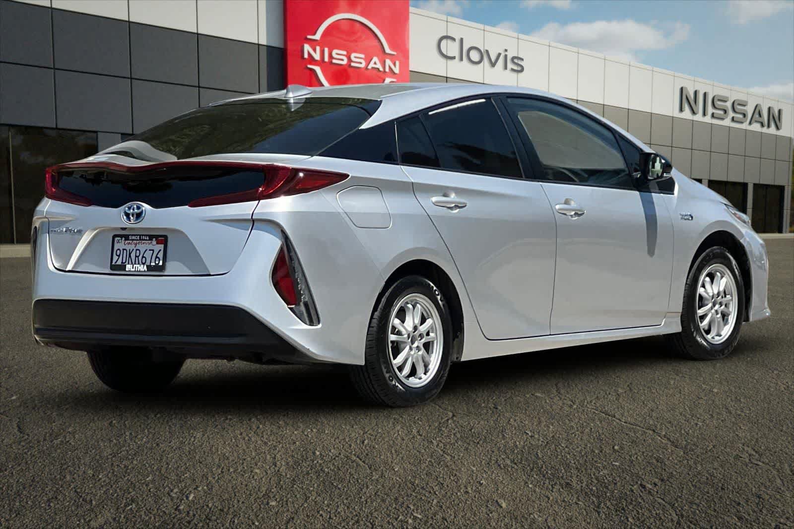 Used 2022 Toyota Prius Prime LE FWD image 3