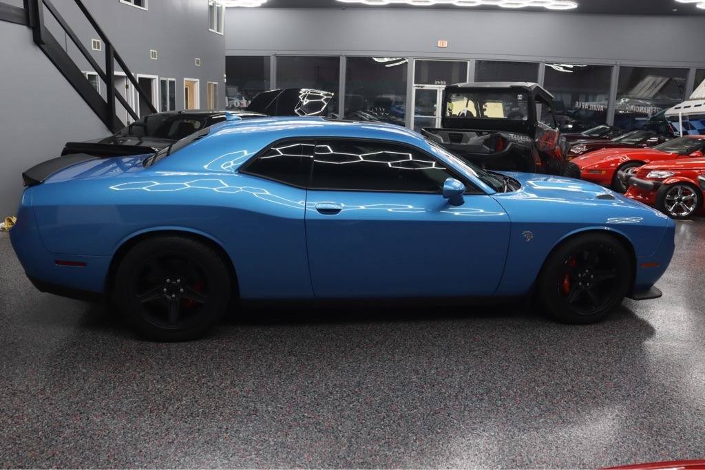 Used 2016 Dodge Challenger SRT Hellcat RWD image 5
