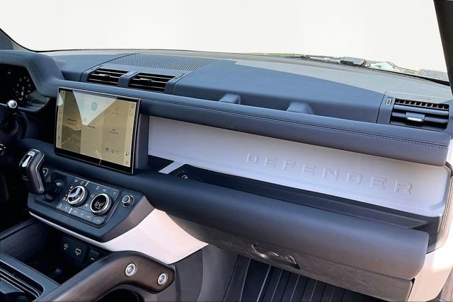 Used 2024 Land Rover Defender 130 X-Dynamic SE image 16