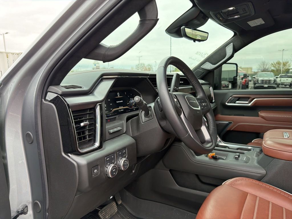 Certified 2025 GMC Sierra 2500 Denali Ultimate w/ Max Trailering Package image 11