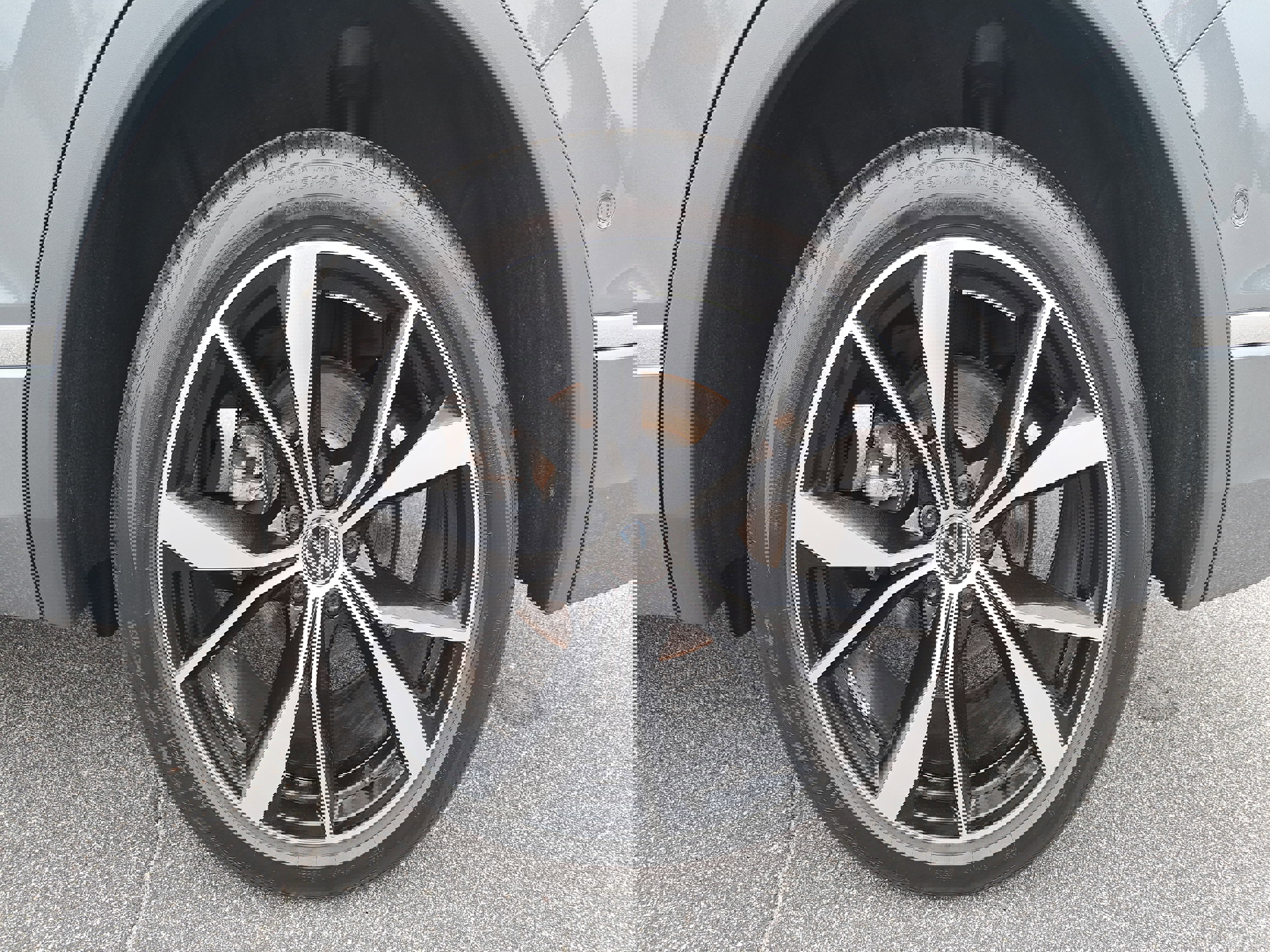 Certified 2024 Volkswagen Tiguan SEL R-Line image 32