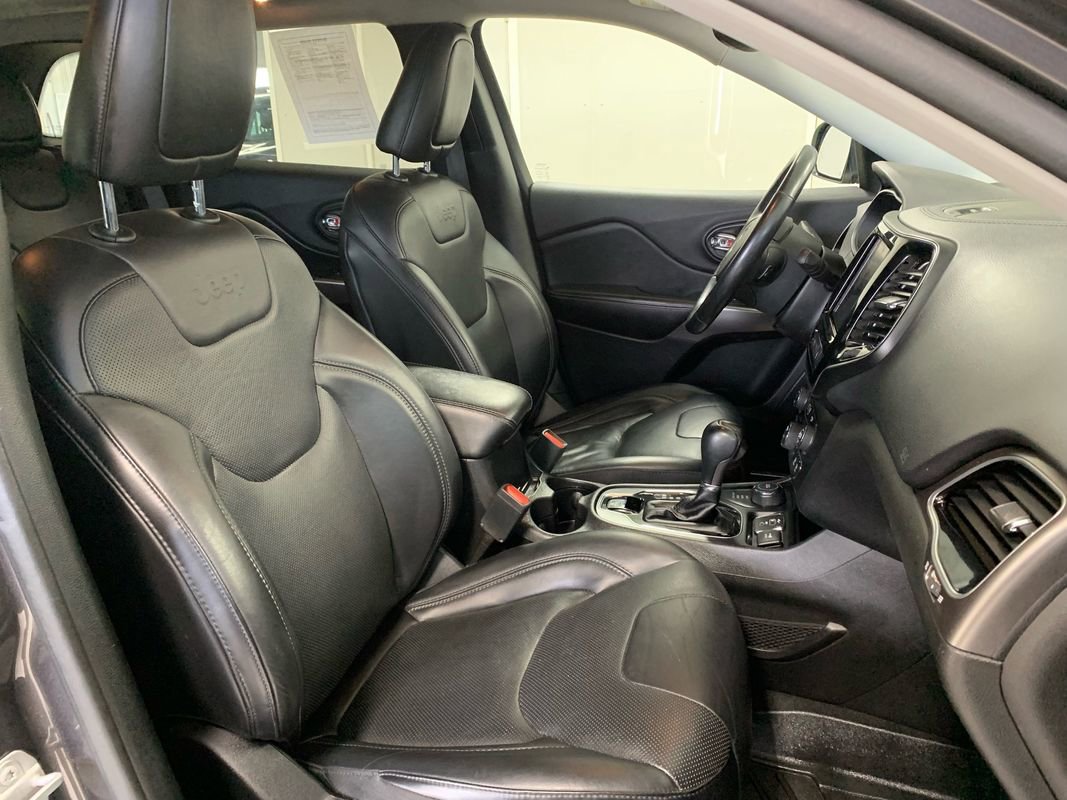 Used 2019 Jeep Cherokee Limited w/ Technology Group AWD/4WD image 31