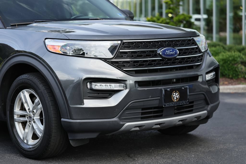 Used 2020 Ford Explorer XLT w/ Equipment Group 202A AWD/4WD image 2