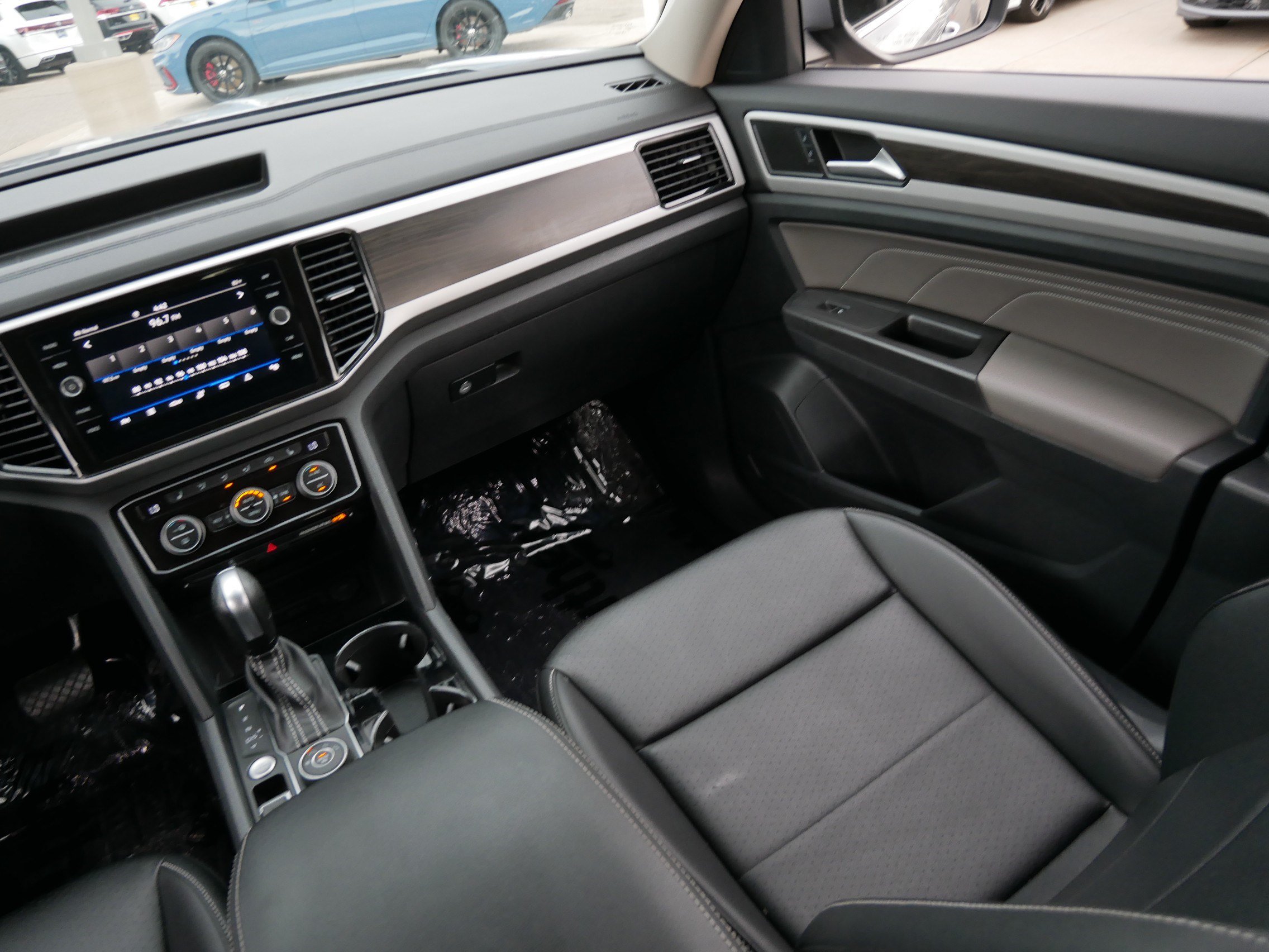 Used 2023 Volkswagen Atlas SE AWD/4WD image 11