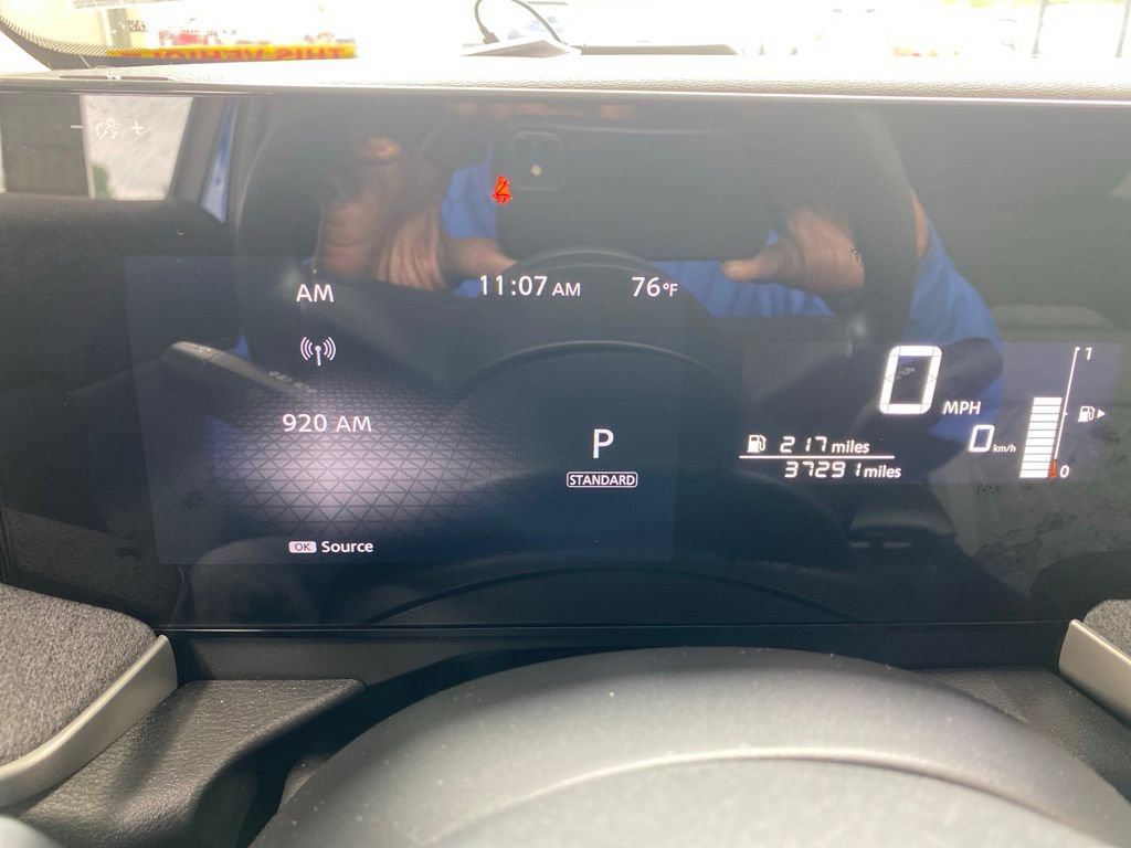 Used 2025 Nissan Kicks SV AWD/4WD image 5