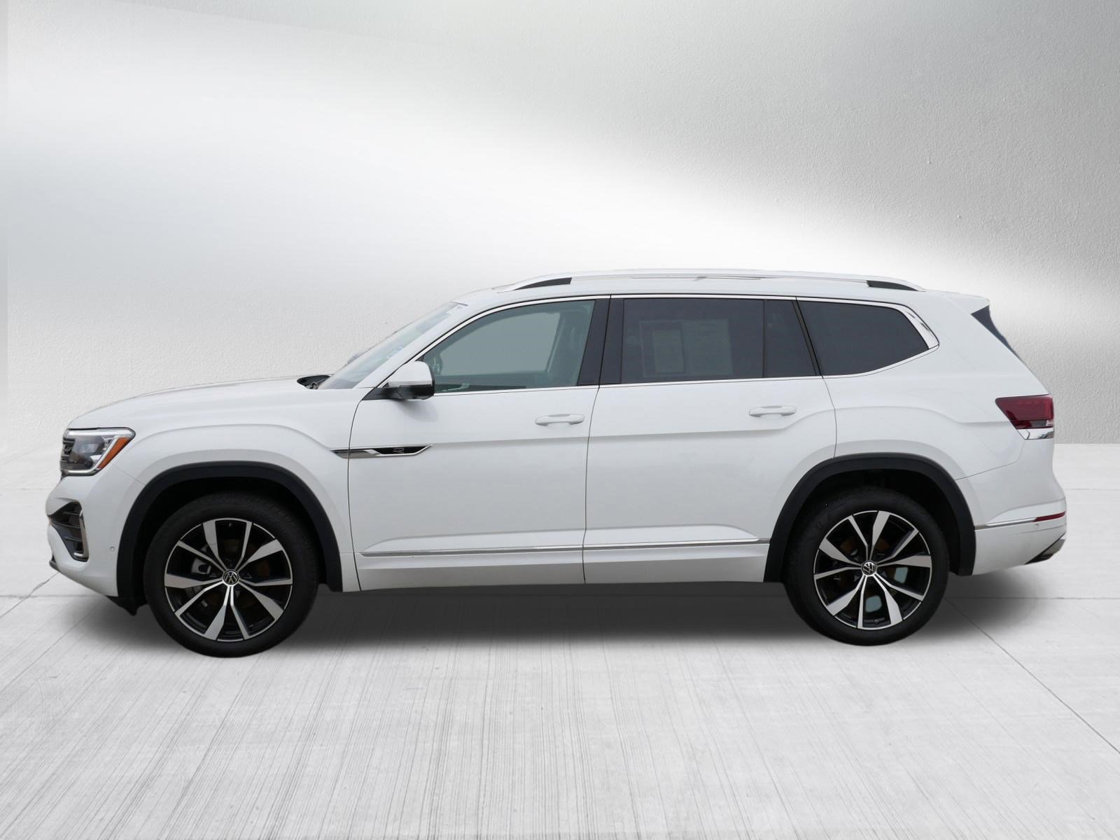 Certified 2025 Volkswagen Atlas SEL Premium R-Line AWD/4WD image 4