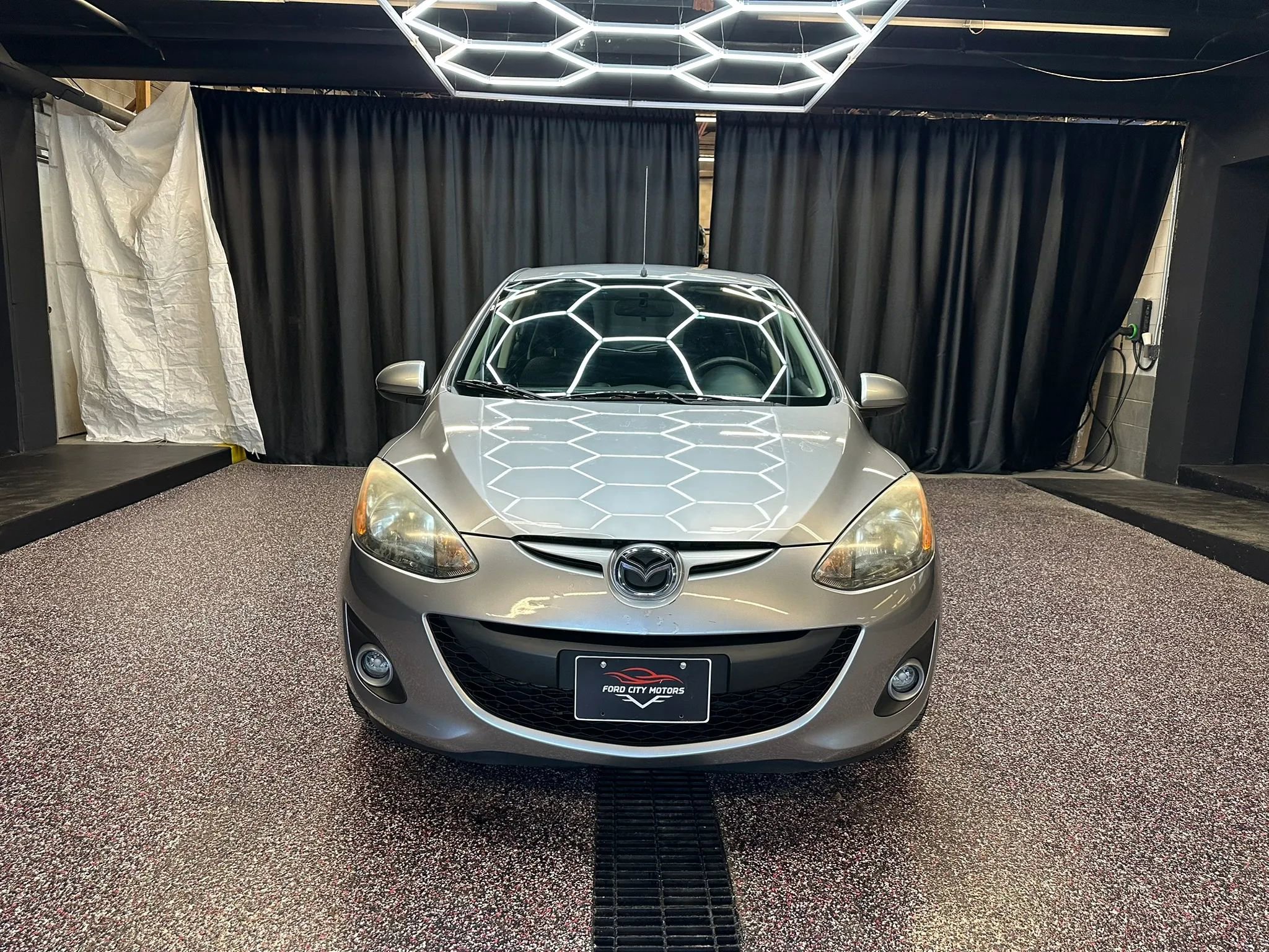 Used 2013 MAZDA MAZDA2 Touring FWD image 2