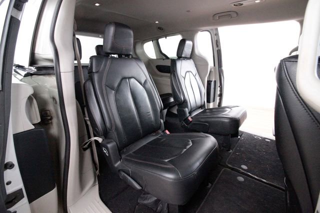 Used 2017 Chrysler Pacifica Touring-L Plus image 22