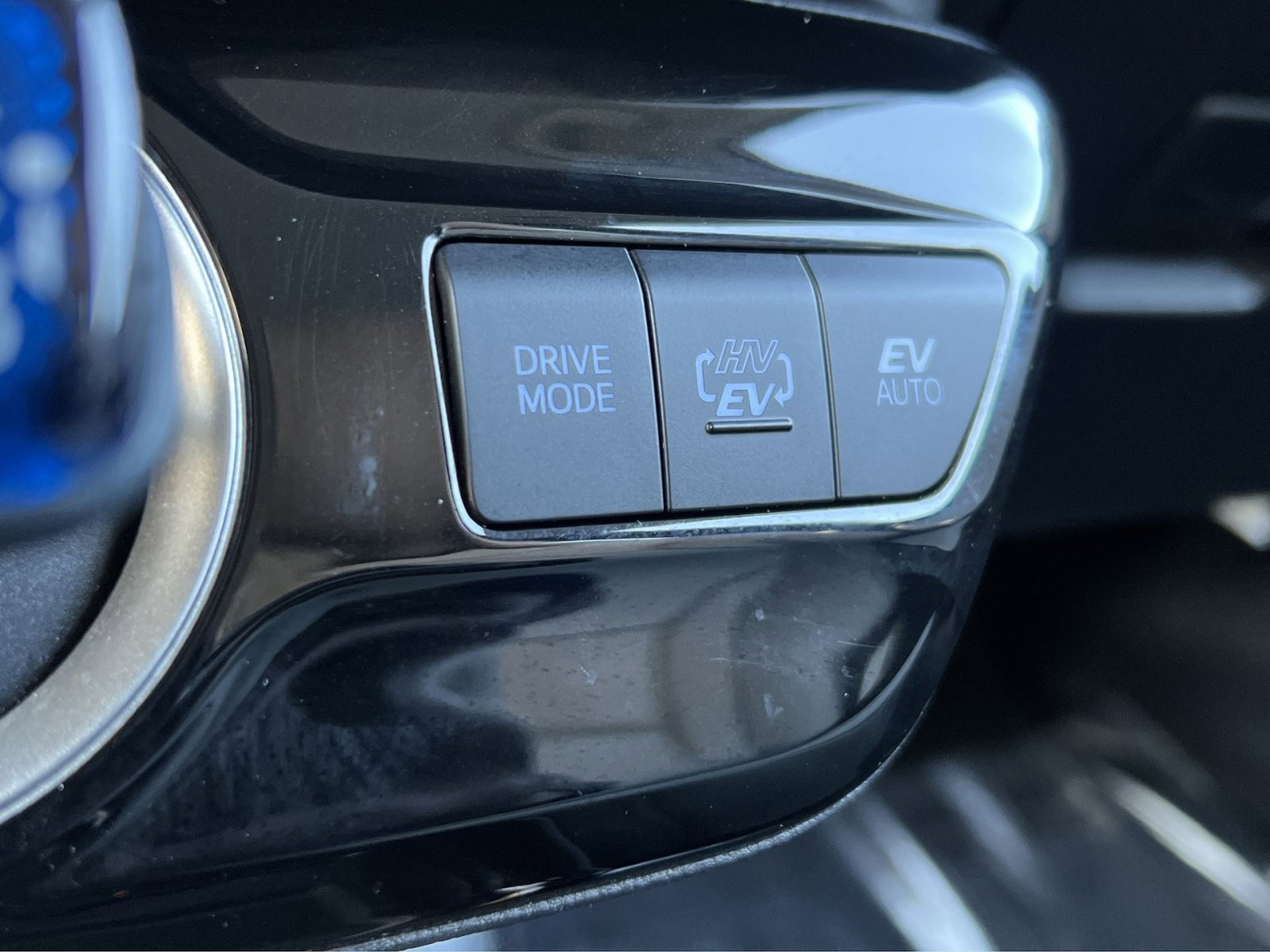 Used 2022 Toyota Prius Prime LE image 32