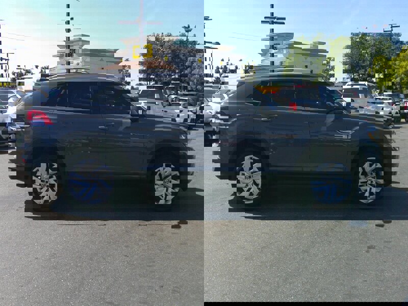 Used 2020 Volkswagen Atlas Cross Sport SE w/ Panoramic Sunroof Package image 36