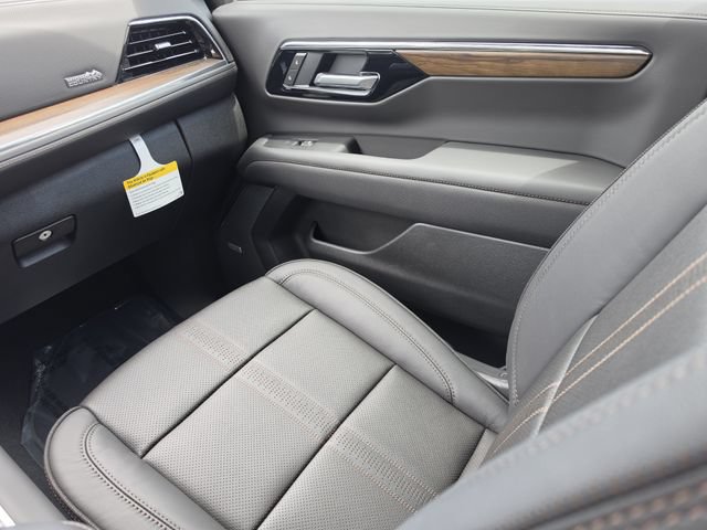 New 2026 Chevrolet Suburban High Country RWD image 19