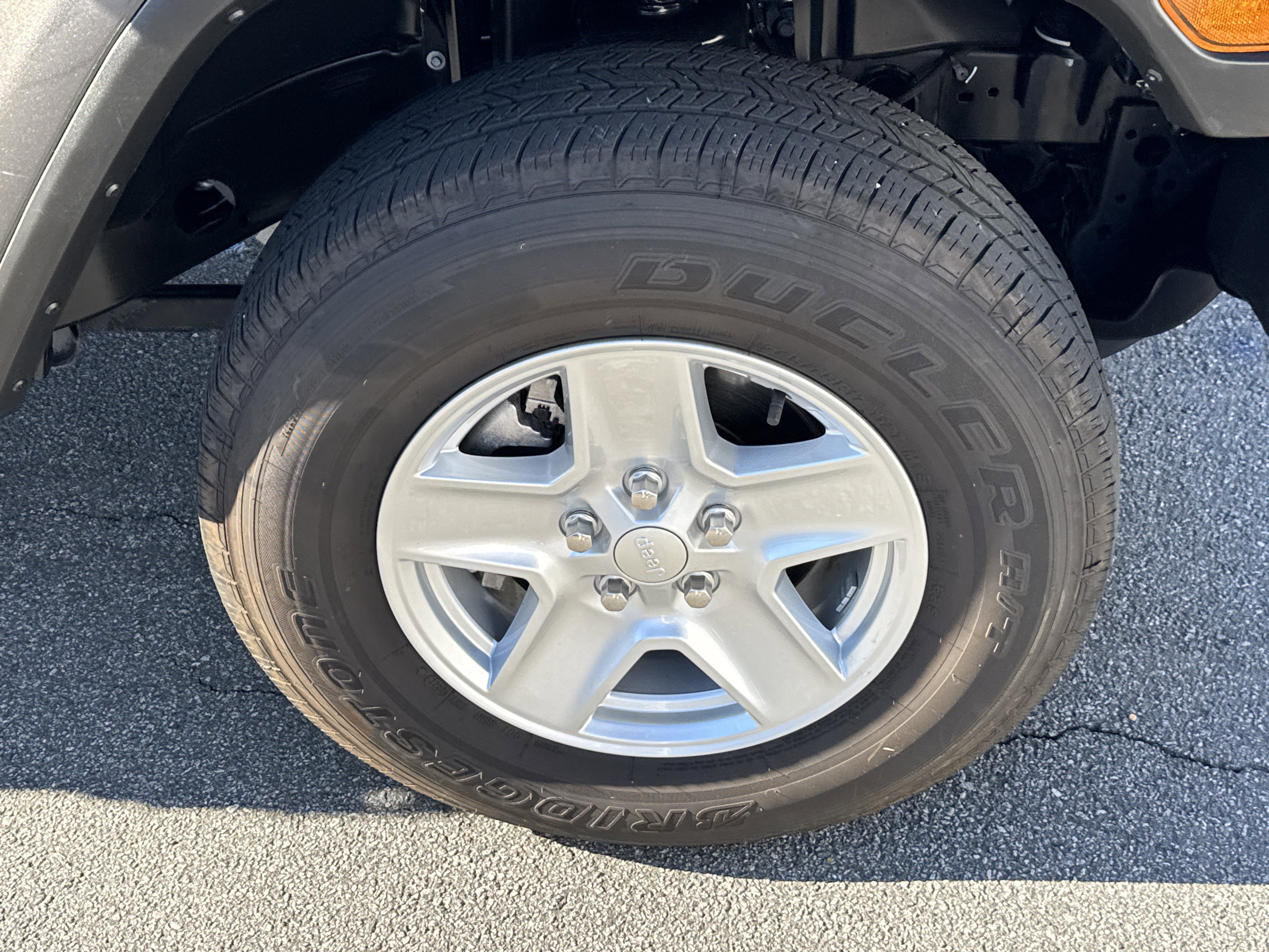 Used 2022 Jeep Gladiator Sport image 14