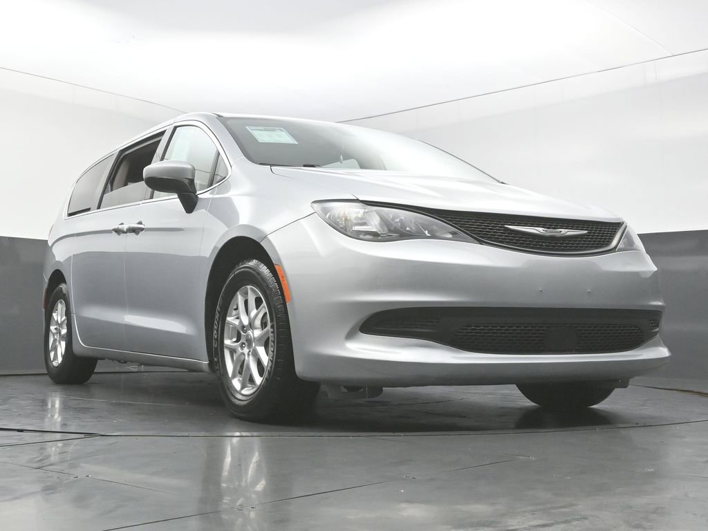 Used 2022 Chrysler Voyager LX FWD image 50