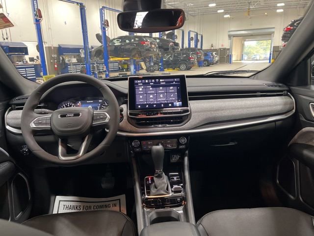Used 2023 Jeep Compass Latitude AWD/4WD image 5