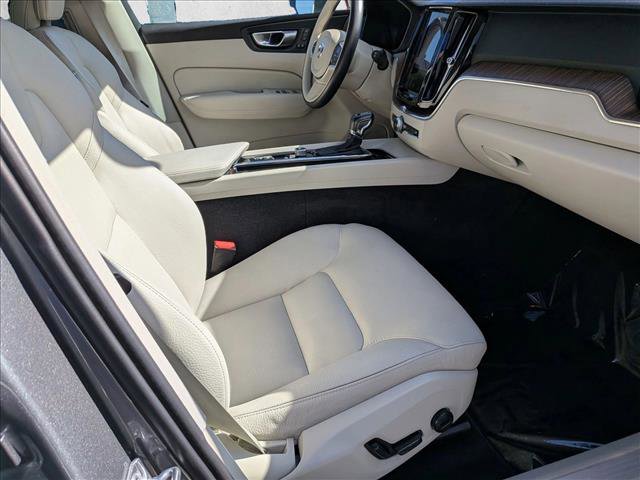 Used 2021 Volvo XC60 T6 Momentum image 22