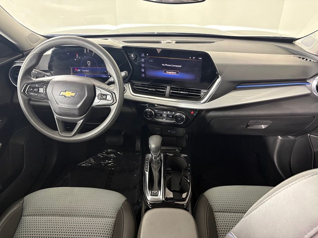 Used 2025 Chevrolet Trax LT FWD image 39