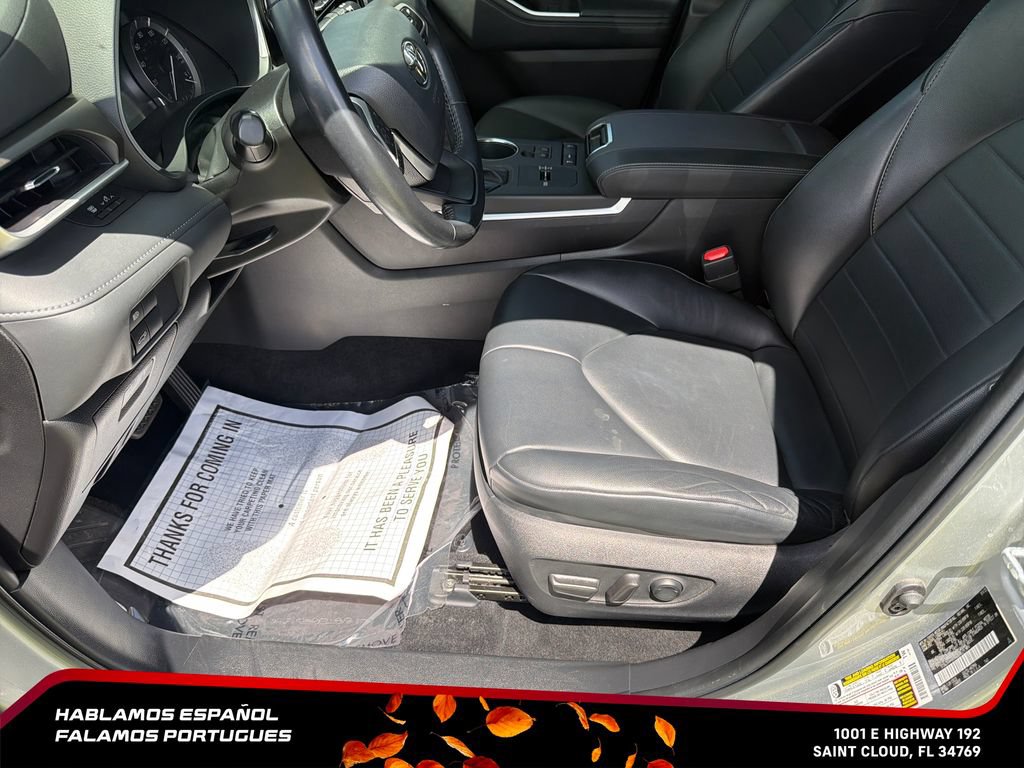 Used 2022 Toyota Highlander XLE FWD image 15