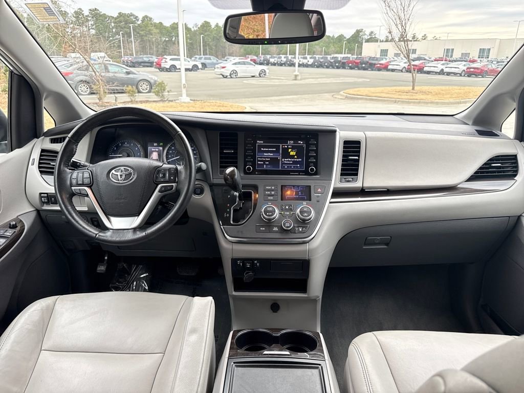 Used 2019 Toyota Sienna XLE image 16