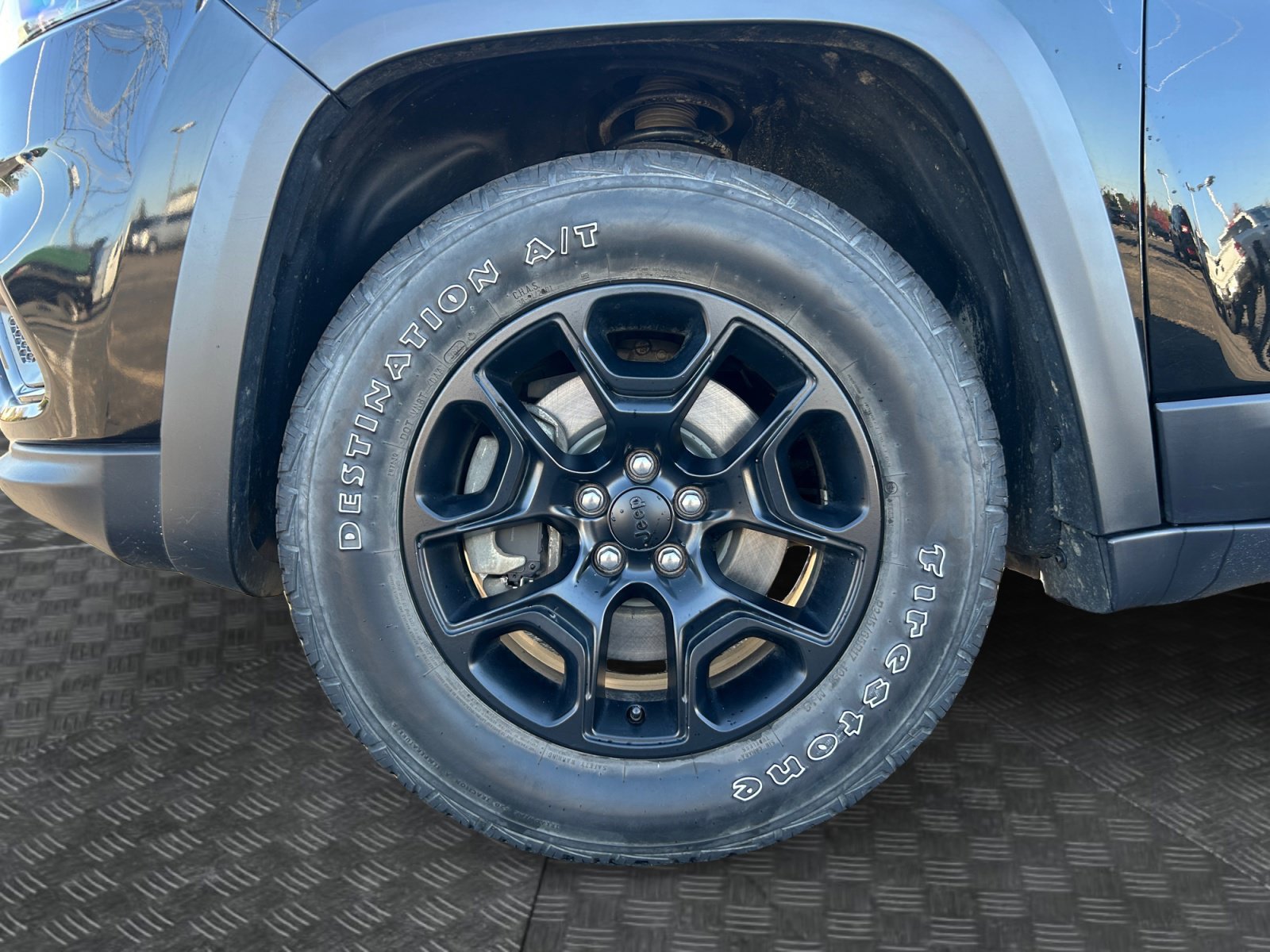 Used 2022 Jeep Cherokee Latitude AWD/4WD image 16