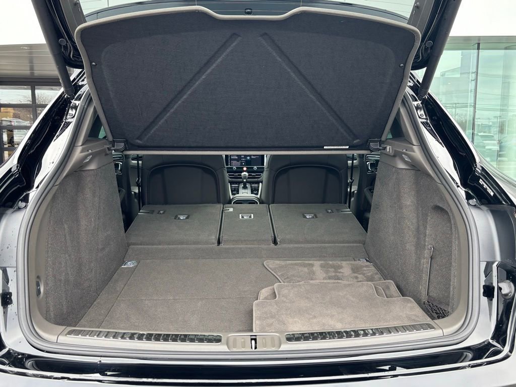 Certified 2026 Porsche Macan image 30