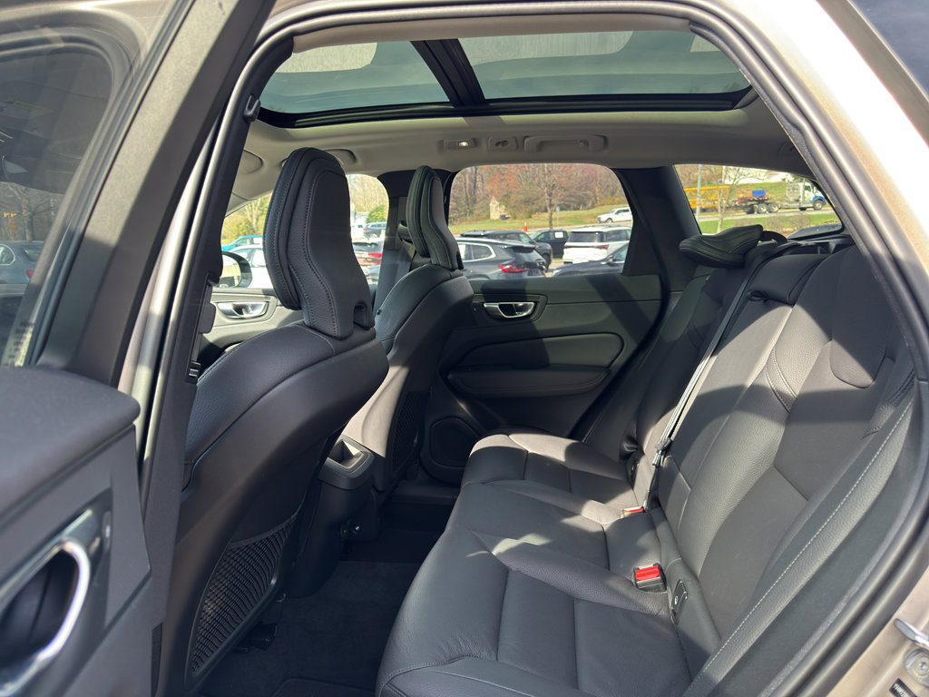 Certified 2025 Volvo XC60 B5 Plus image 17