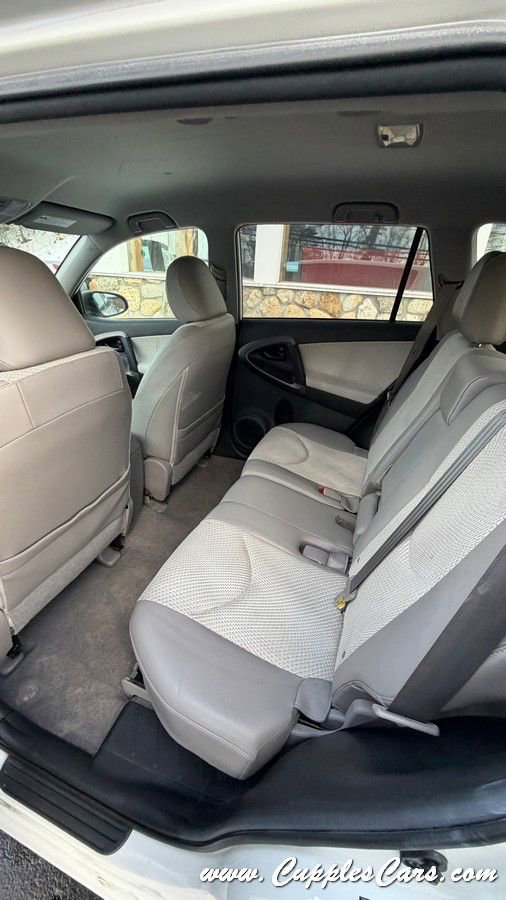 Used 2014 Toyota RAV4 EV image 30