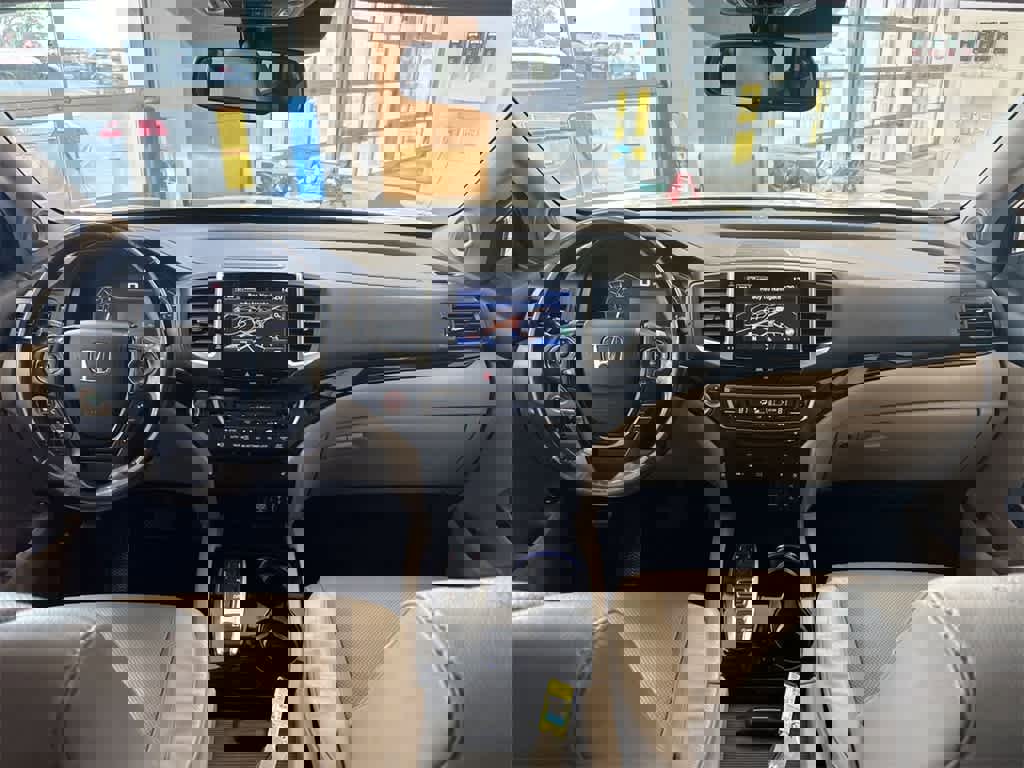 Used 2018 Honda Pilot Elite image 16