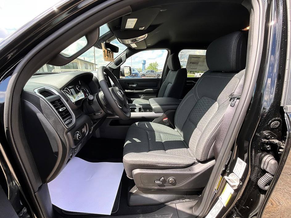 New 2026 RAM 1500 Big Horn w/ Night Edition AWD/4WD image 14