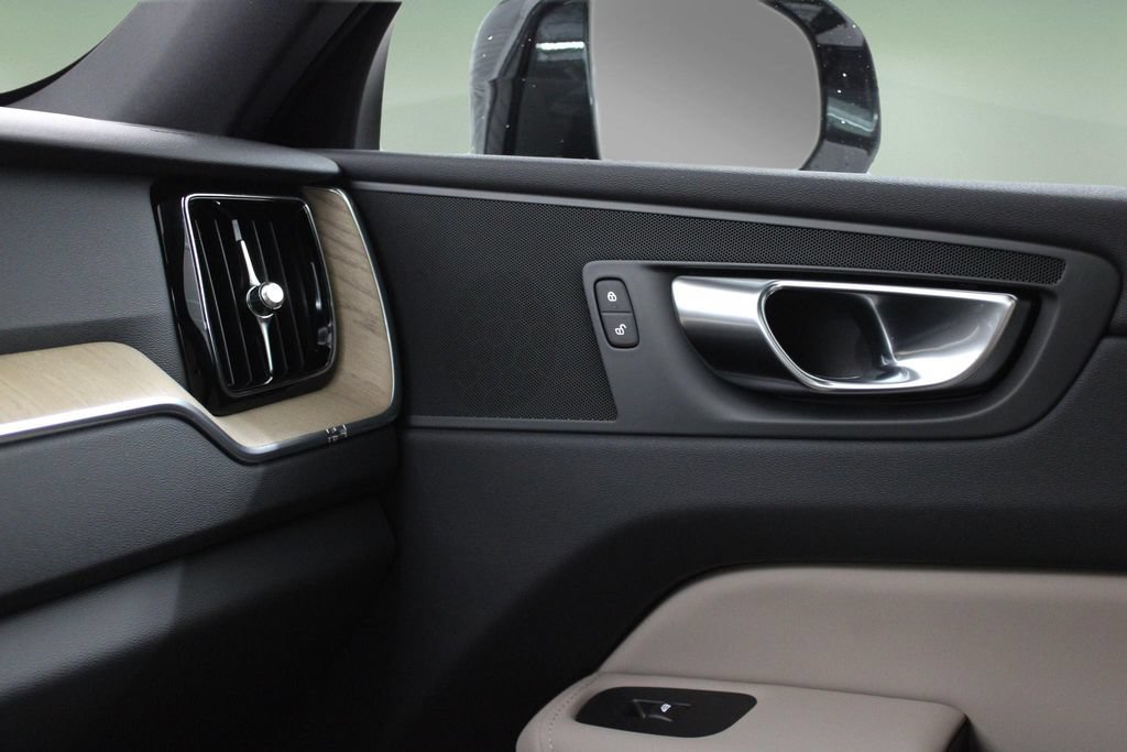 New 2026 Volvo XC60 B5 Core AWD/4WD image 41