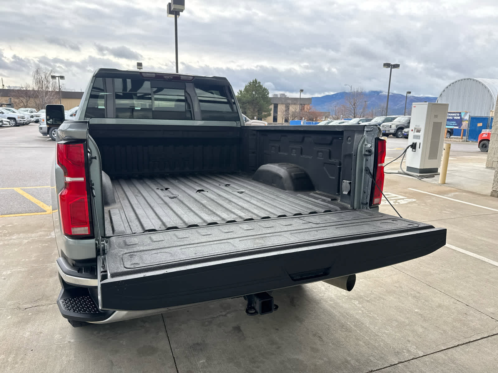 Used 2024 Chevrolet Silverado 3500 High Country w/ Technology Package image 29
