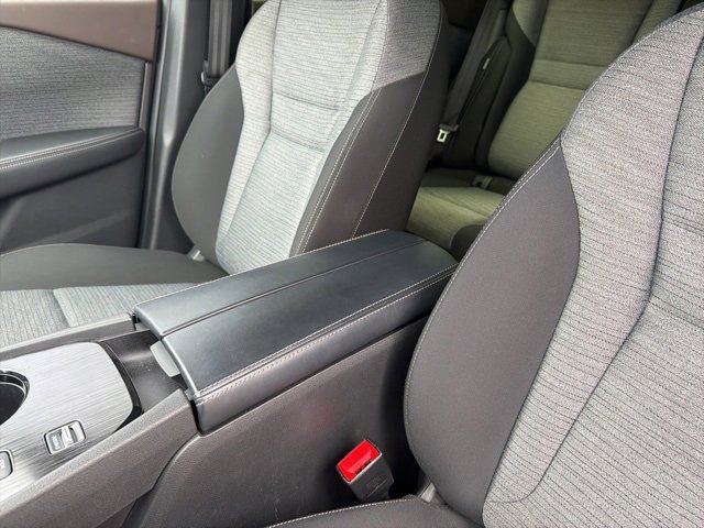 Used 2023 Nissan Rogue SV image 18