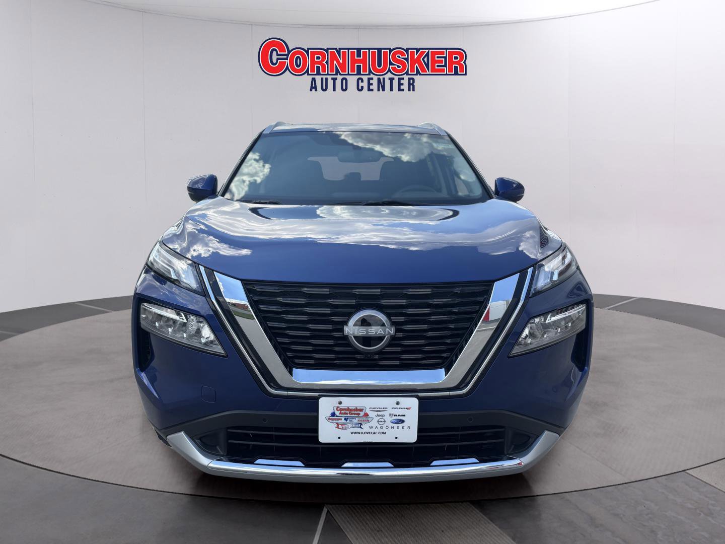 Used 2023 Nissan Rogue Platinum AWD/4WD image 2