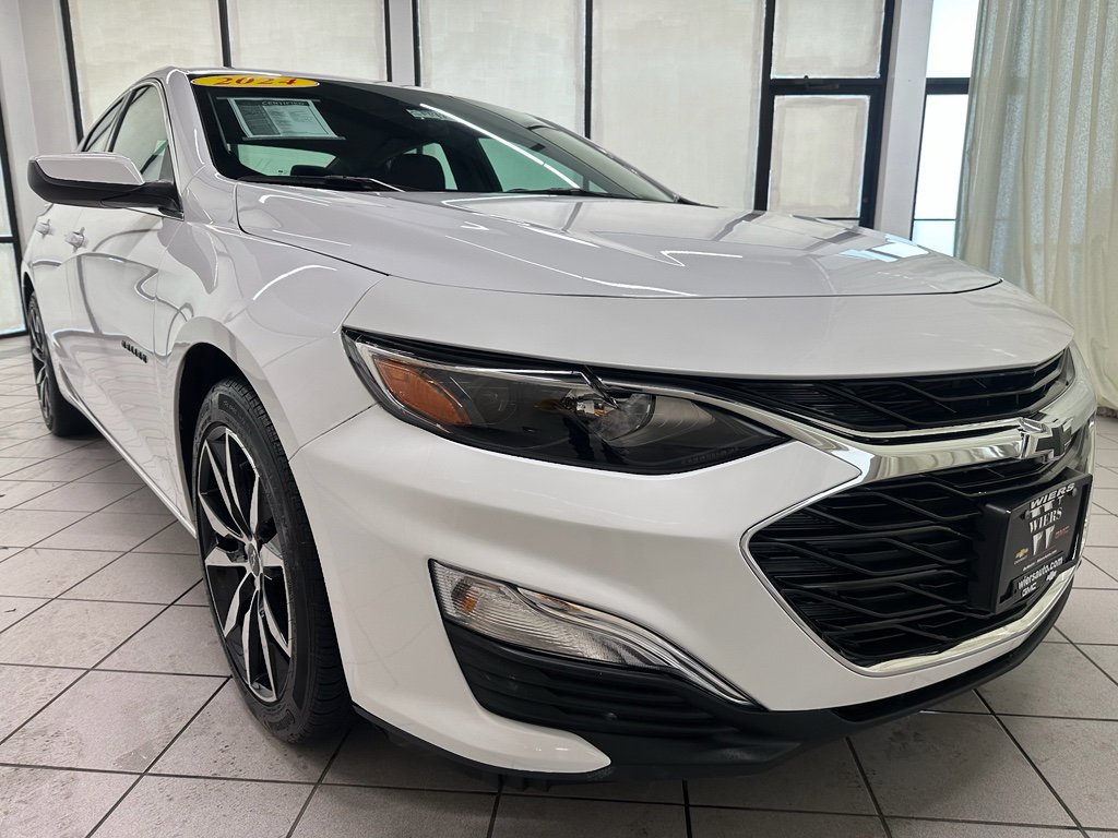 Used 2024 Chevrolet Malibu RS w/ LPO, Floor Liner Package image 2
