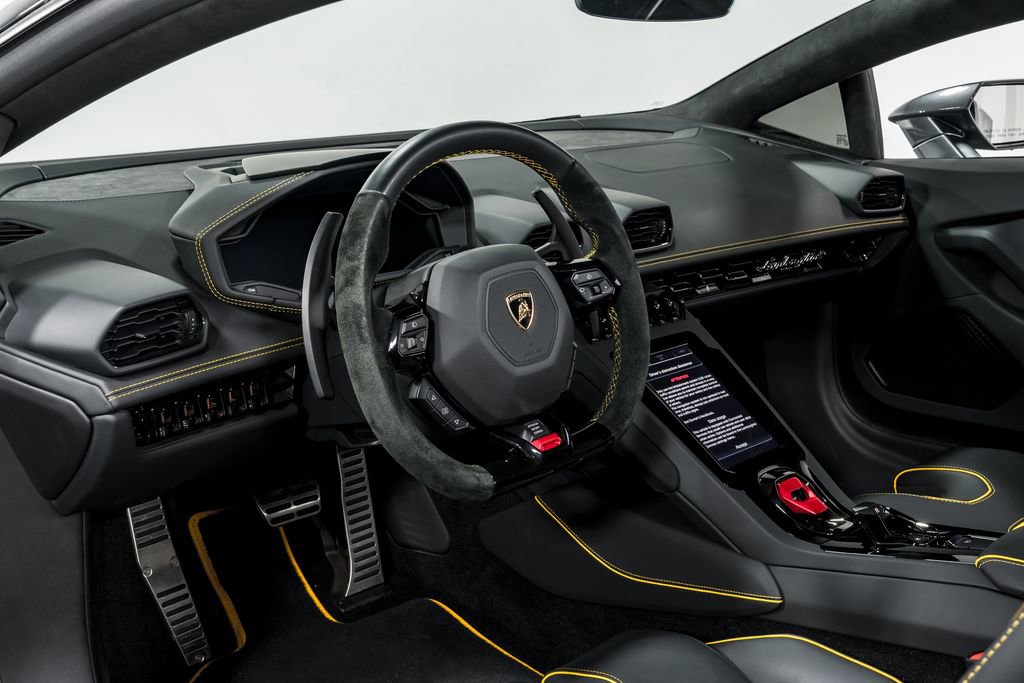 Used 2023 Lamborghini Huracan EVO image 12
