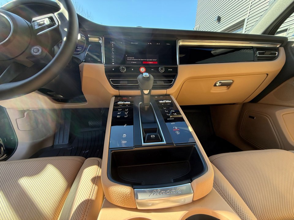 New 2026 Porsche Macan image 16