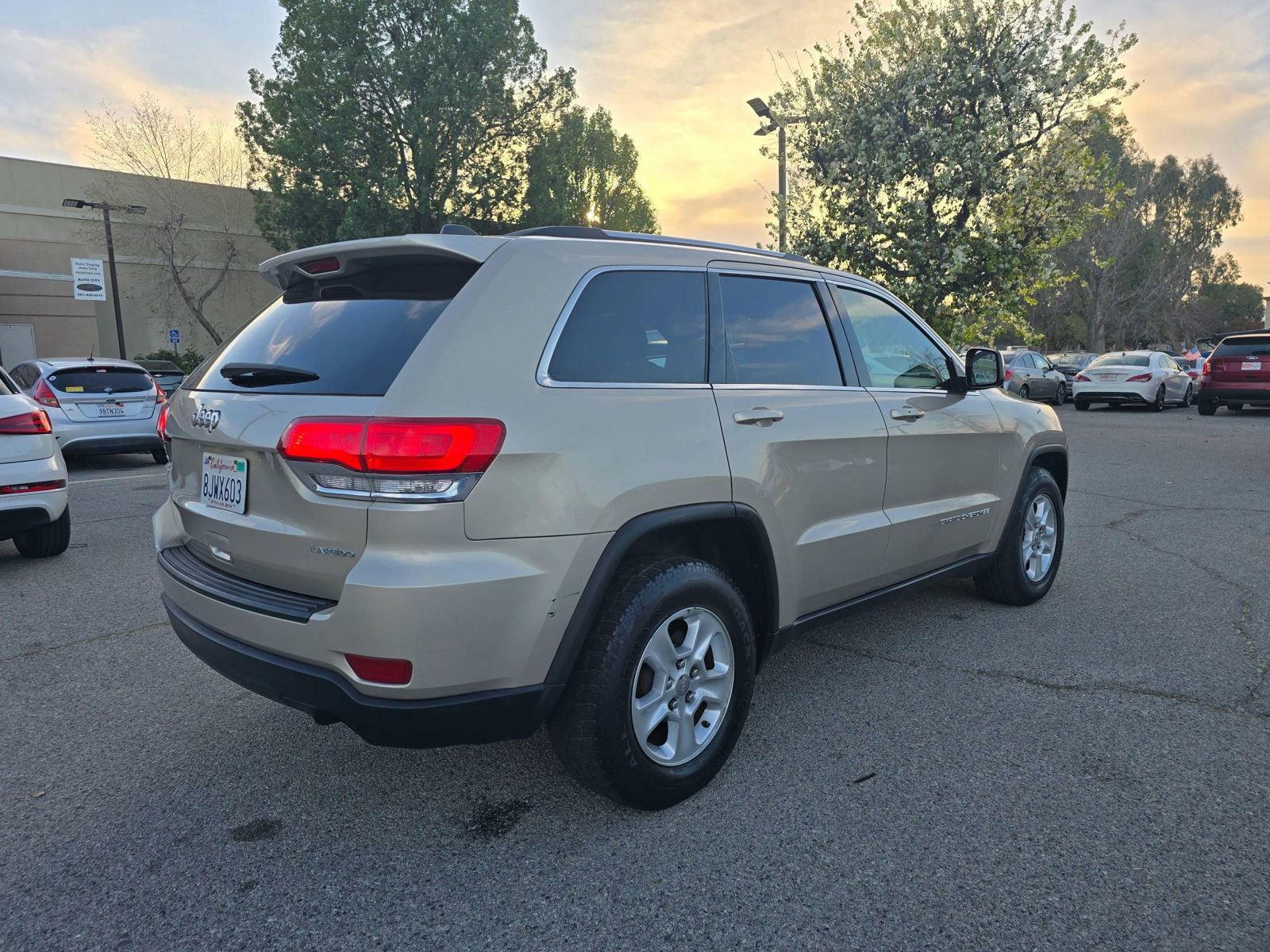 Used 2014 Jeep Grand Cherokee Laredo w/ Quick Order Package 23E RWD image 5