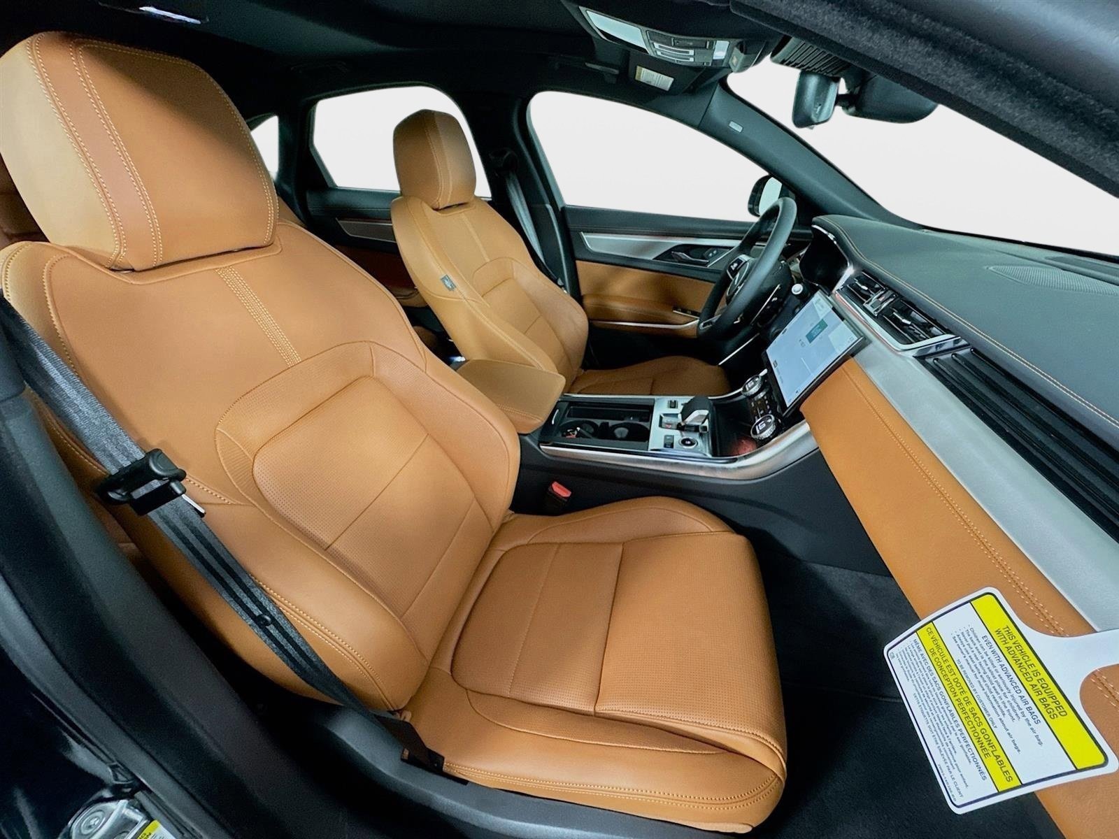 Used 2024 Jaguar XF R-Dynamic SE AWD/4WD image 30