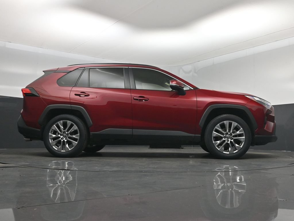 Used 2022 Toyota RAV4 XLE Premium FWD image 16